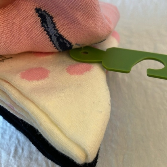 Kate Spade: Black & Pink Heart Patterned Socks - Picture 12 of 15